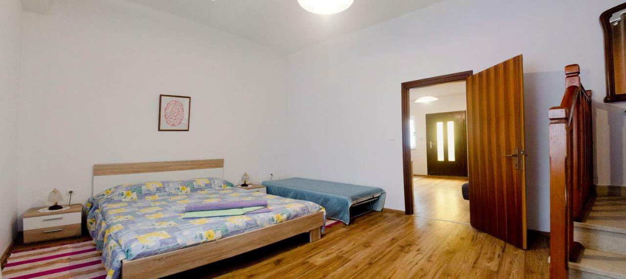 דירות פורץ Apartman Aurora מראה חיצוני תמונה
